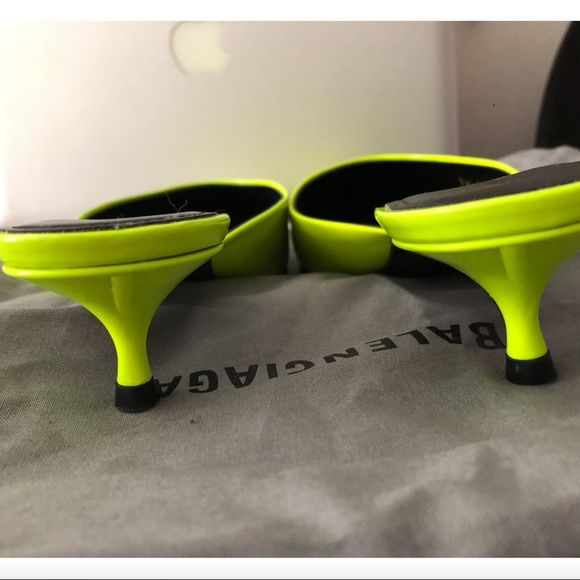 Balenciaga  PATENT LEATHER MULES in neon - Picture 5 of 9